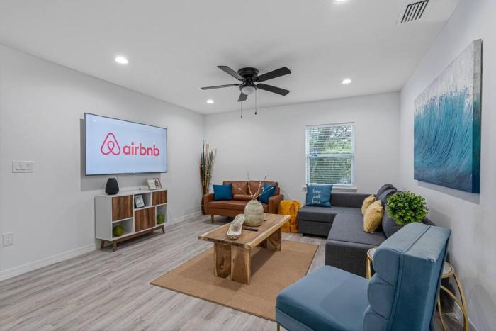 Trendy 2 bed 2 bath Heart of Tampa Unit B