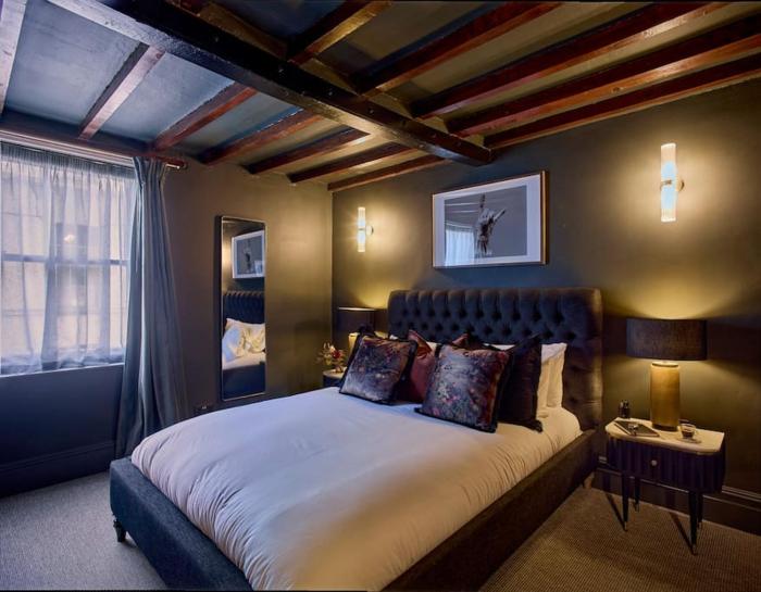 3-Bed Historic Knitters Cottage in Nottingham