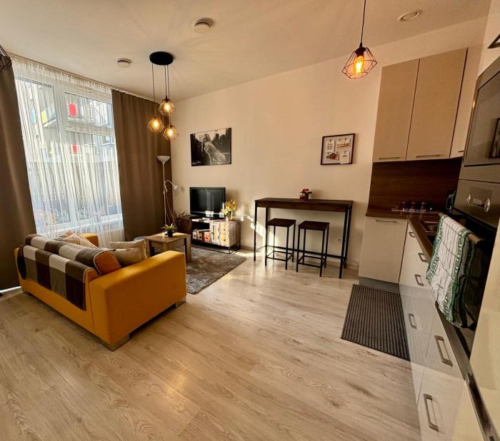 New, sunny, terrace, grill, parking!