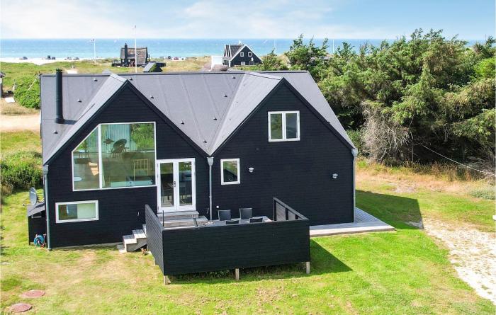 Three-Bedroom Holiday Home In Blokhus