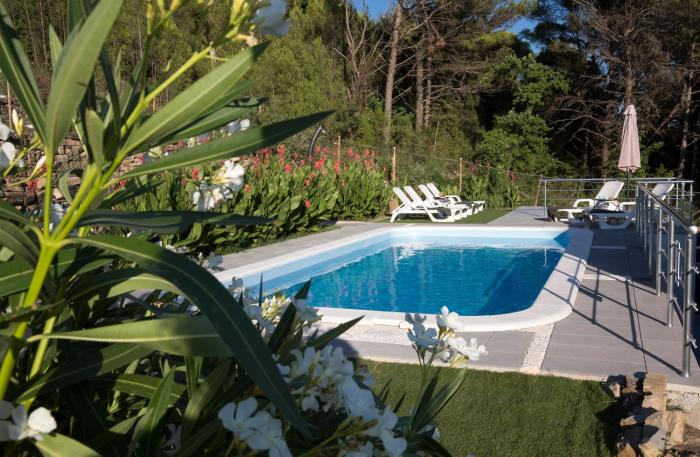 Guest house LUCIJA with swimming pool
