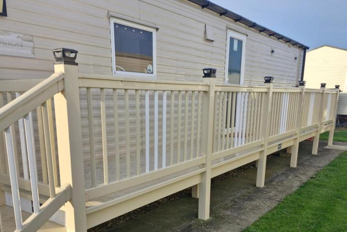 Meadow View 3-Bed Caravan - Sleeps 8 - PetFriendly