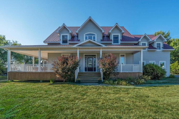 The County Lakehouse - Waterfront w Hot Tub ST-2020-0100