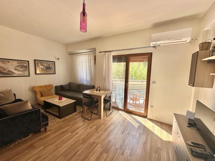 Forest View Apartment