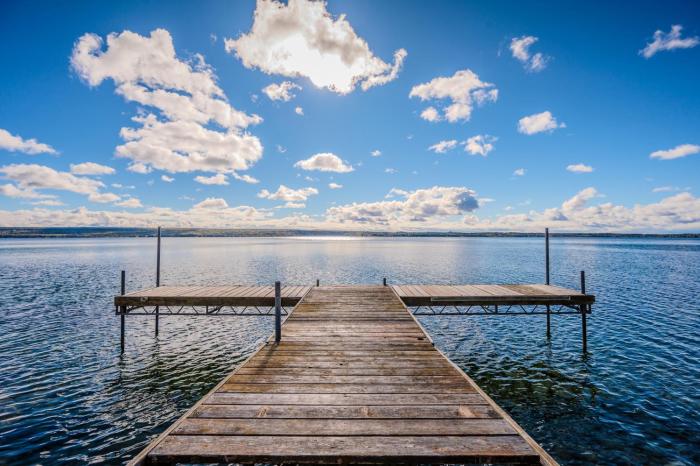 Waterfront Cottage - Incredible View and Hot Tub