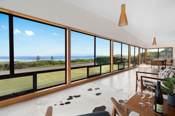 Ocean Oasis - Panoramic Sea Views - BYO Linen