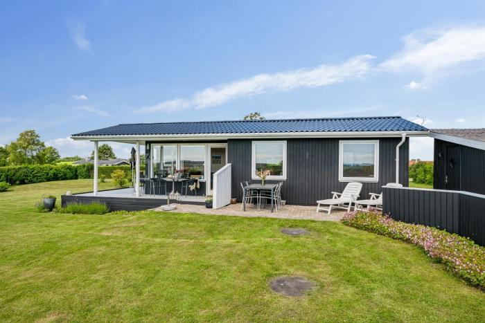 Awesome Home In Ebeltoft With 3 Bedrooms And Internet