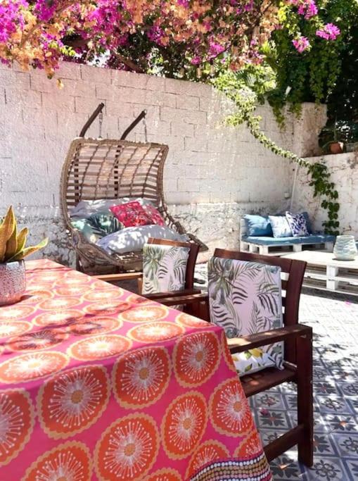 Villa with garden, 500 m to beach, close to city