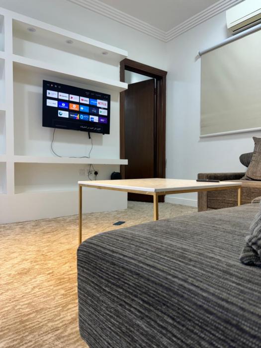 شقة مريحه بغرفتي نوم وصاله ومطبخ