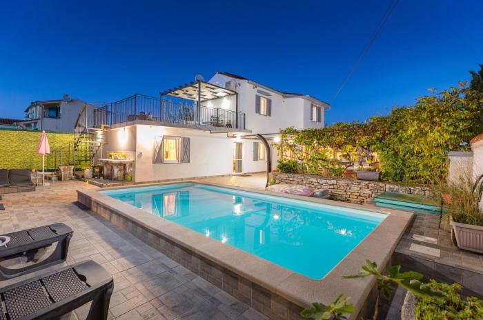 Holiday home Dioniza by Villsy- with private pool and jacuzzi