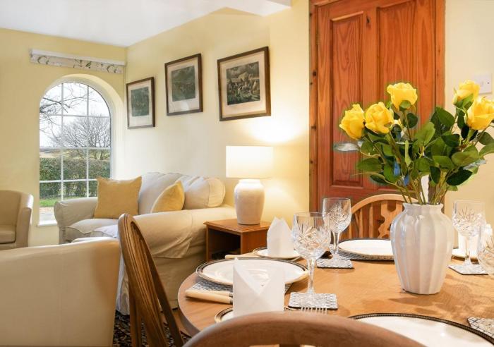 Woodcutters Cottage - Peaceful Country Retreat!