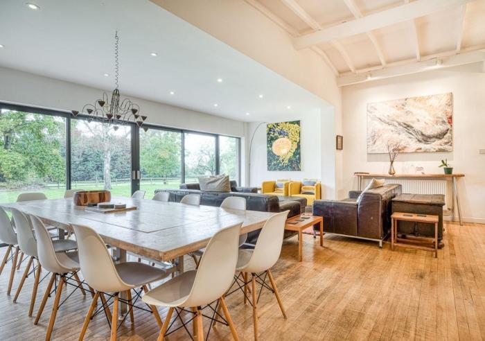 Stunning 6 Bedroom with Swimming Pool & Sauna!