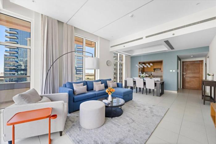 Spacious 1-Bedroom Apartment In Bay Square