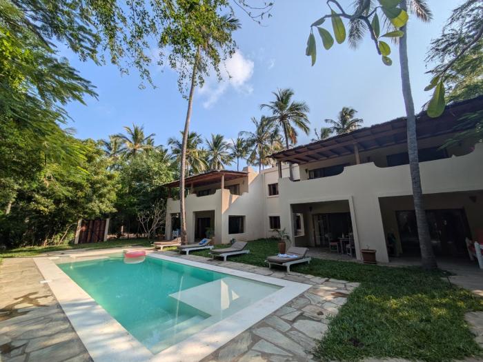 Bahari Mbili, comfortable apartments within walking distance to the beach