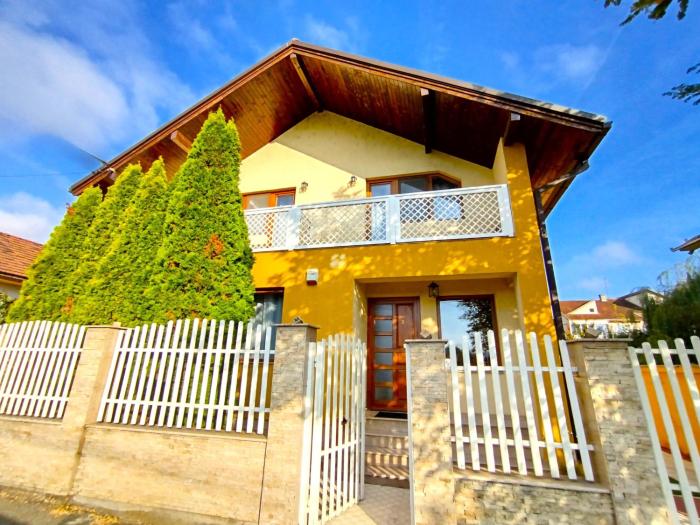 Boutique Casa Galbena