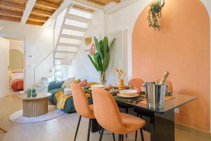 Charming Vintage Home by Piazza Maggiore with Garden