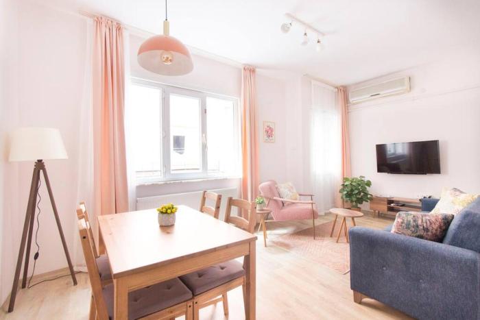 Soft modern inspiring flat in the center of Moda