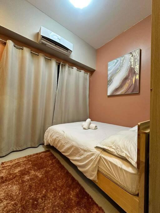 Cozy orange room at shore