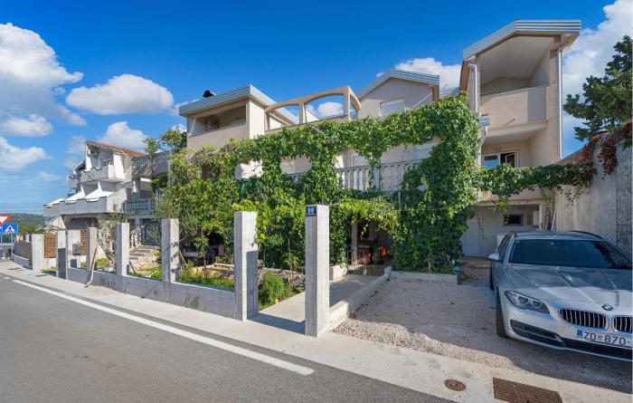 Beautiful Apartment In Pirovac