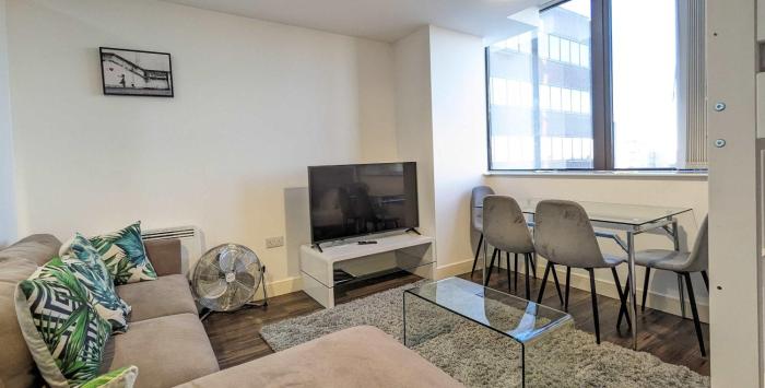Pet-friendly 1BR Apt sleeps 4 in BMH Centre with Parking