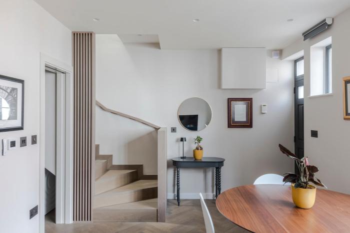 Stunning 2-Bed Mews House with AC near Regents Park