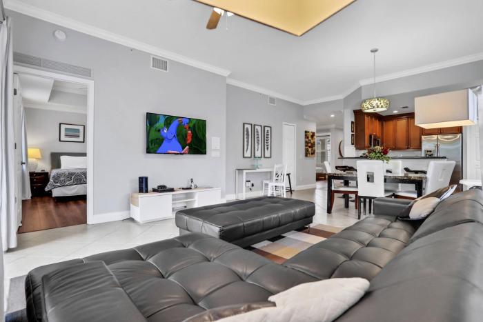 ReRetreat: Spacious Condo Near Disney Parks