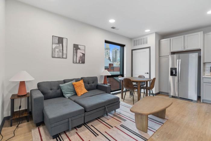 CozySuites Mass with parking lounge & roof deck #29