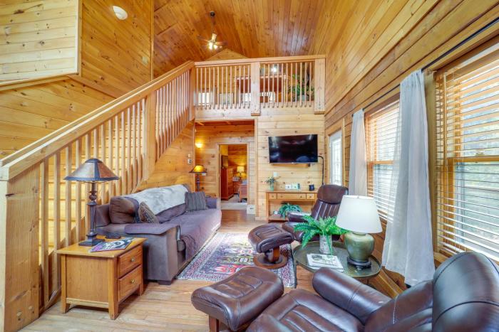 8 Mi to Appalachian Ski! Mtn-View Gem on 22 Acres