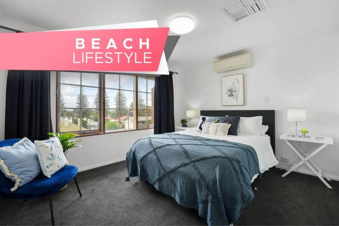Sapphire by the Sea - Beach Family Modern