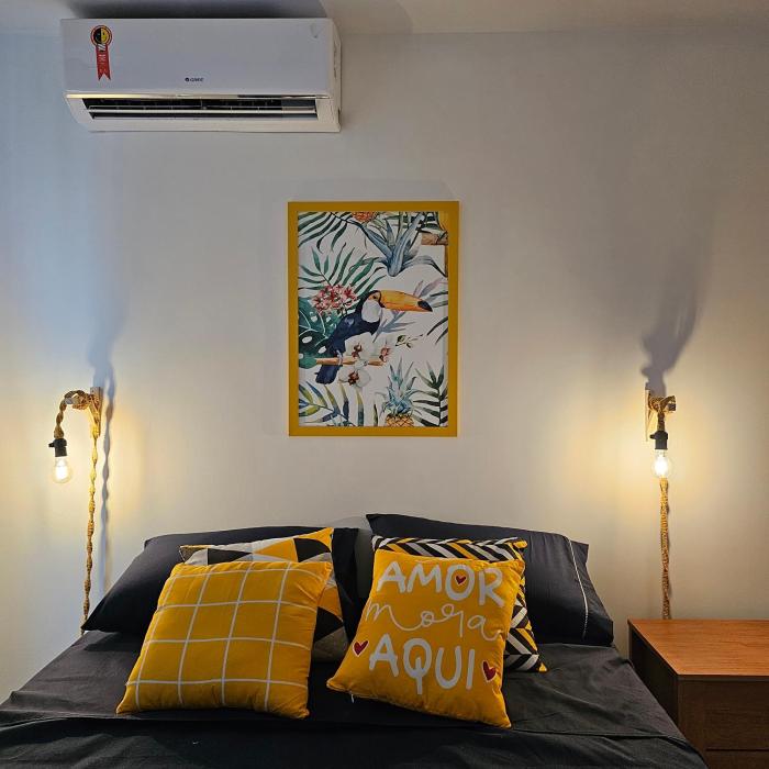 Apê Pé na Areia 2 Quartos - na Praia dos Milionários - Piscina, Academia, Ar Condicionado e Estacionamento - Wi-Fi 350MB