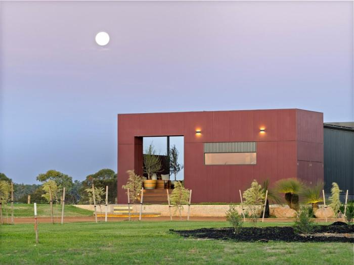 Samphire Chalet Banksia - A Serene Natural Beauty