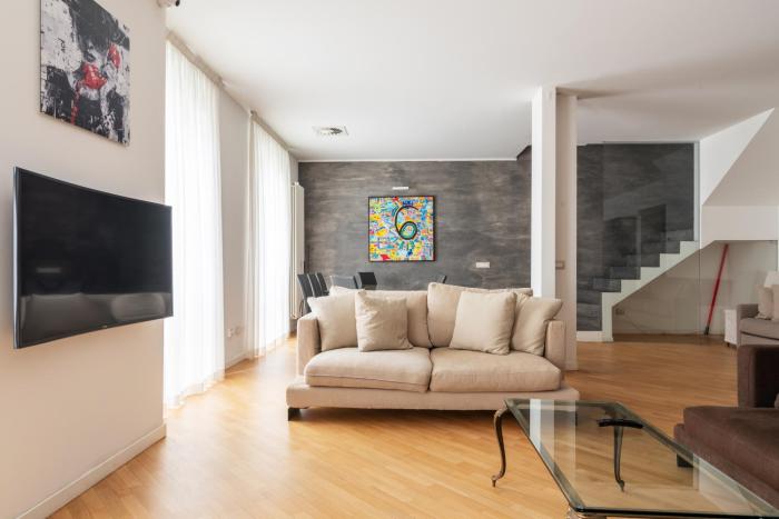 Ampio e luminoso trilocale in zona Moscova