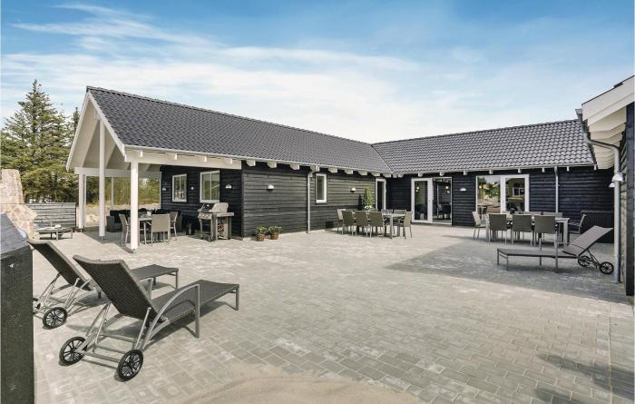 8 Bedroom Lovely Home In Blåvand