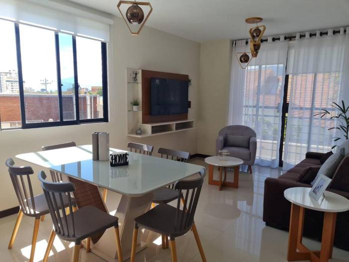 Espectacular dpto con piscina Condominio