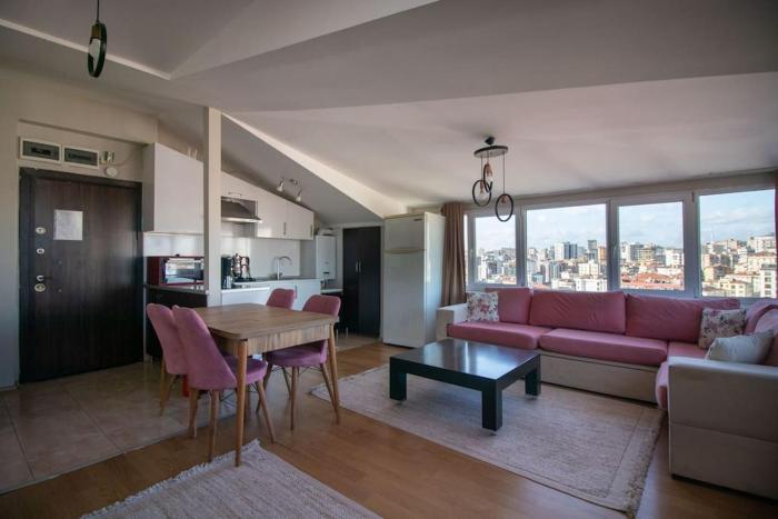 Charming 2BR Panoramic Views Penthouse in Maltepe