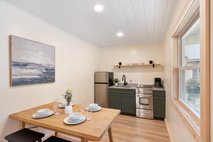 Squam Lake 3 bed plus 3 bath rental (Suite 7)