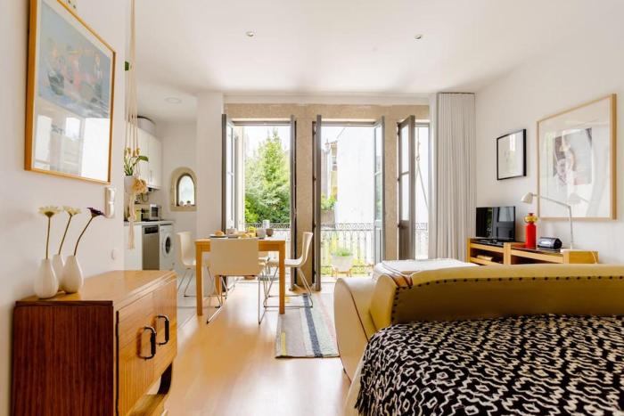 Sunny Priorado Vintage studio with balcony