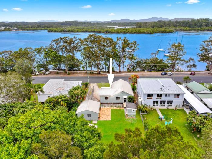 Tribal Tides - waterfront cottage, pet friendly