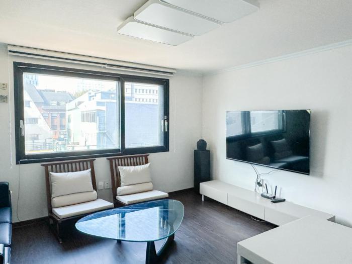 3BR Jong-RO Family House, 4Beds, 6 people