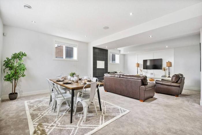 Bright & Cozy 2-Bedroom Basement Suite