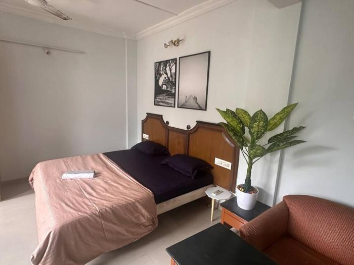 Sabr Private Comfort Studio with AC WiFi Kitchenette Balcony