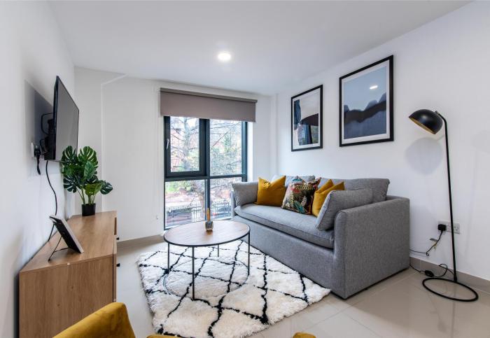 3-BR Apartment in the Heart of Leeds City Centre