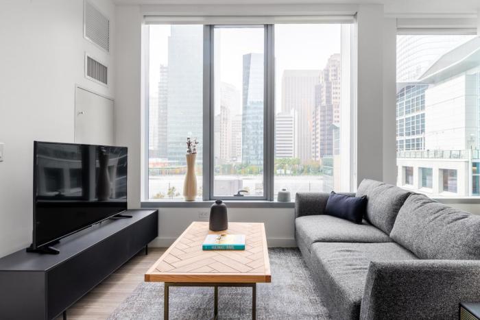 Rincon Hill 1BR w Gym Rooftop Hot Tub nr SV SFO-250