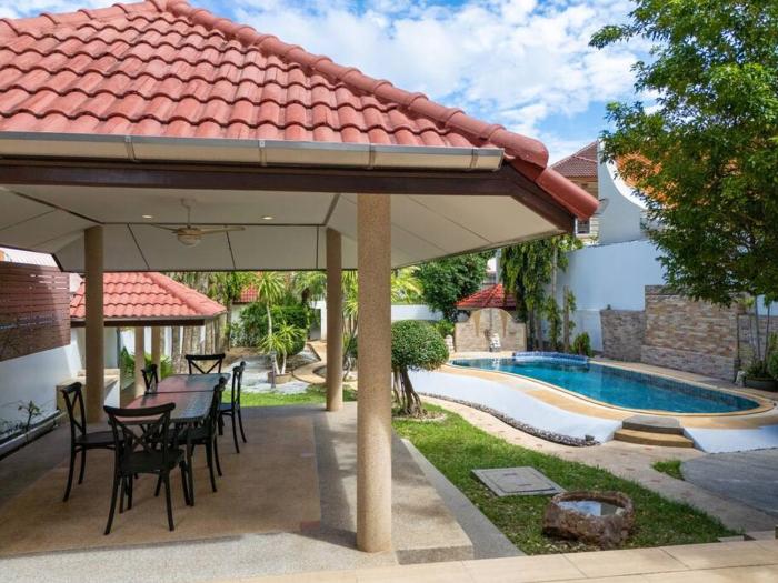 Coast Charm 6BR House Karon