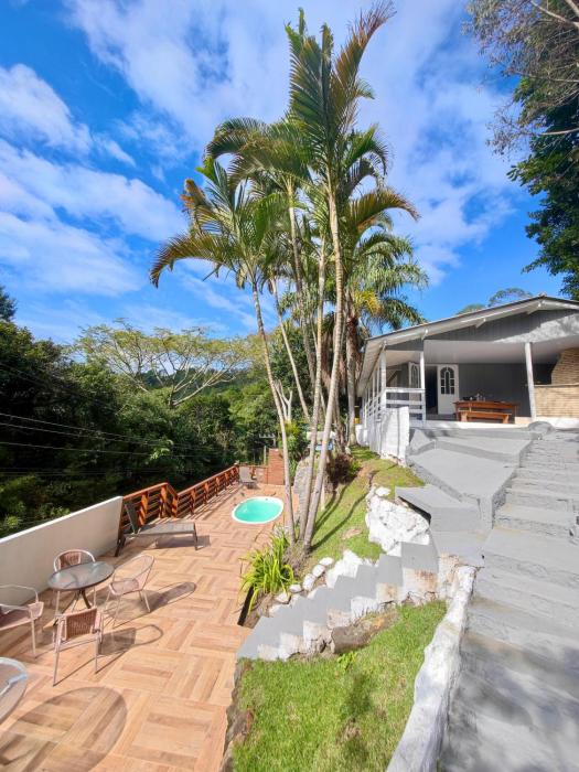 Gray House - Com piscina pertinho do mar!