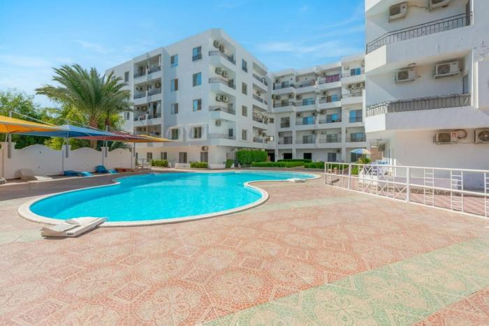 Luxury apartment on the pool