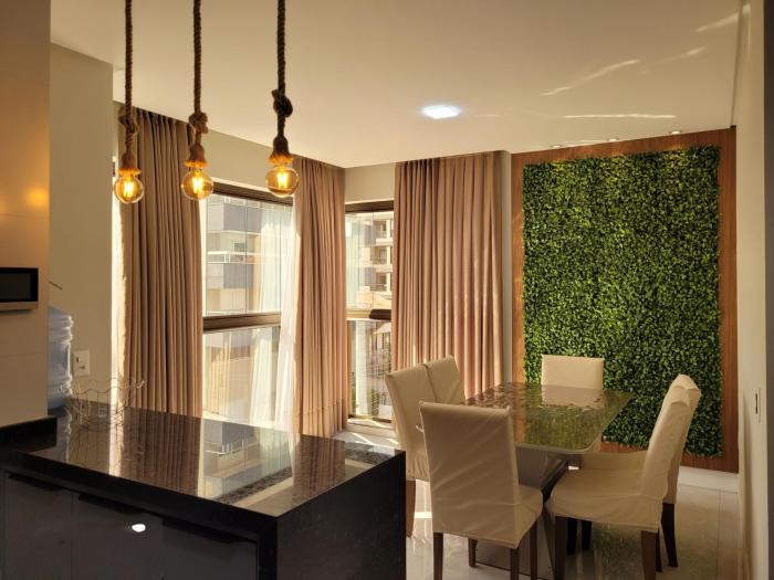 Apê 2 suítes, piscina aquecida condomínio, alto padrão, 1 quadra mar, familiar