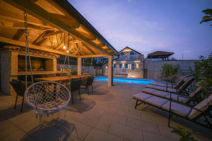 Villa Dalmatina Charming stone house with pool, 40 m from see