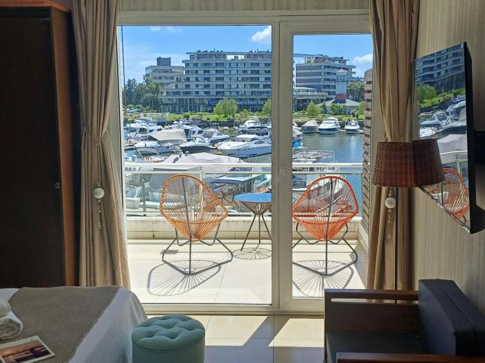 Apart , Departamento condominio en Bahia grande Nordelta con balcon y vista a la bahia , piscina exterior opcional arancelada