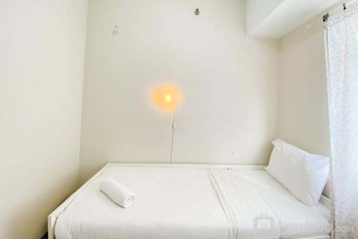 Modern and Homey 2BR at Springlake Summarecon Bekasi Apartment By Travelio